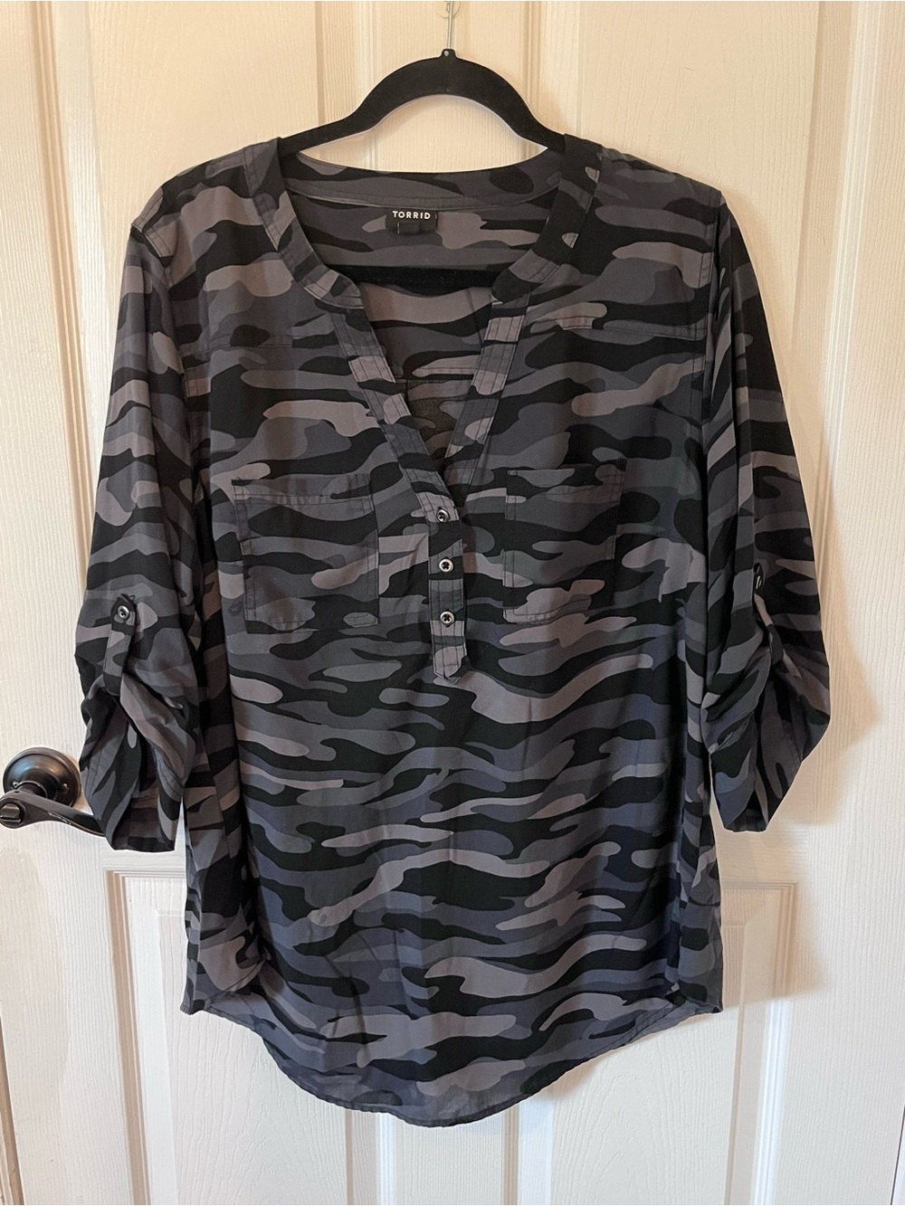 torrid camo Harper Challis 3/4 Sleeve Top size 1